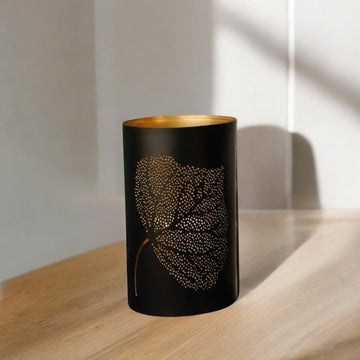 Botanical Elegance Black : Leaf-Engraved Candle Holder