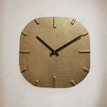 Round Brass Antique Table Clock – Vintage Elegance on Your Surface